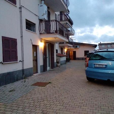 A La Vue: Shared Bath with AC near Fiera di Roma Hotel Fiumicino Exterior photo